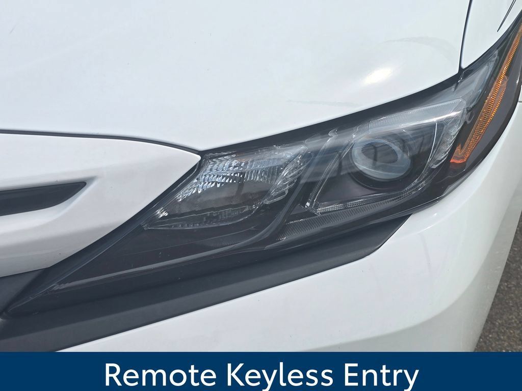 Used 2023 Toyota Camry SE FWD image 6