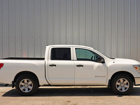 Used 2018 Nissan Titan S w/ S Utility Package image 40