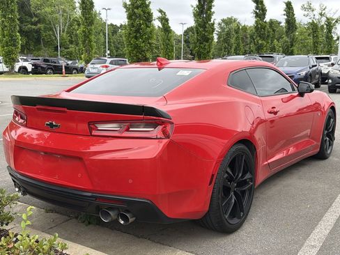 Used 2018 Chevrolet Camaro LT RWD image 8