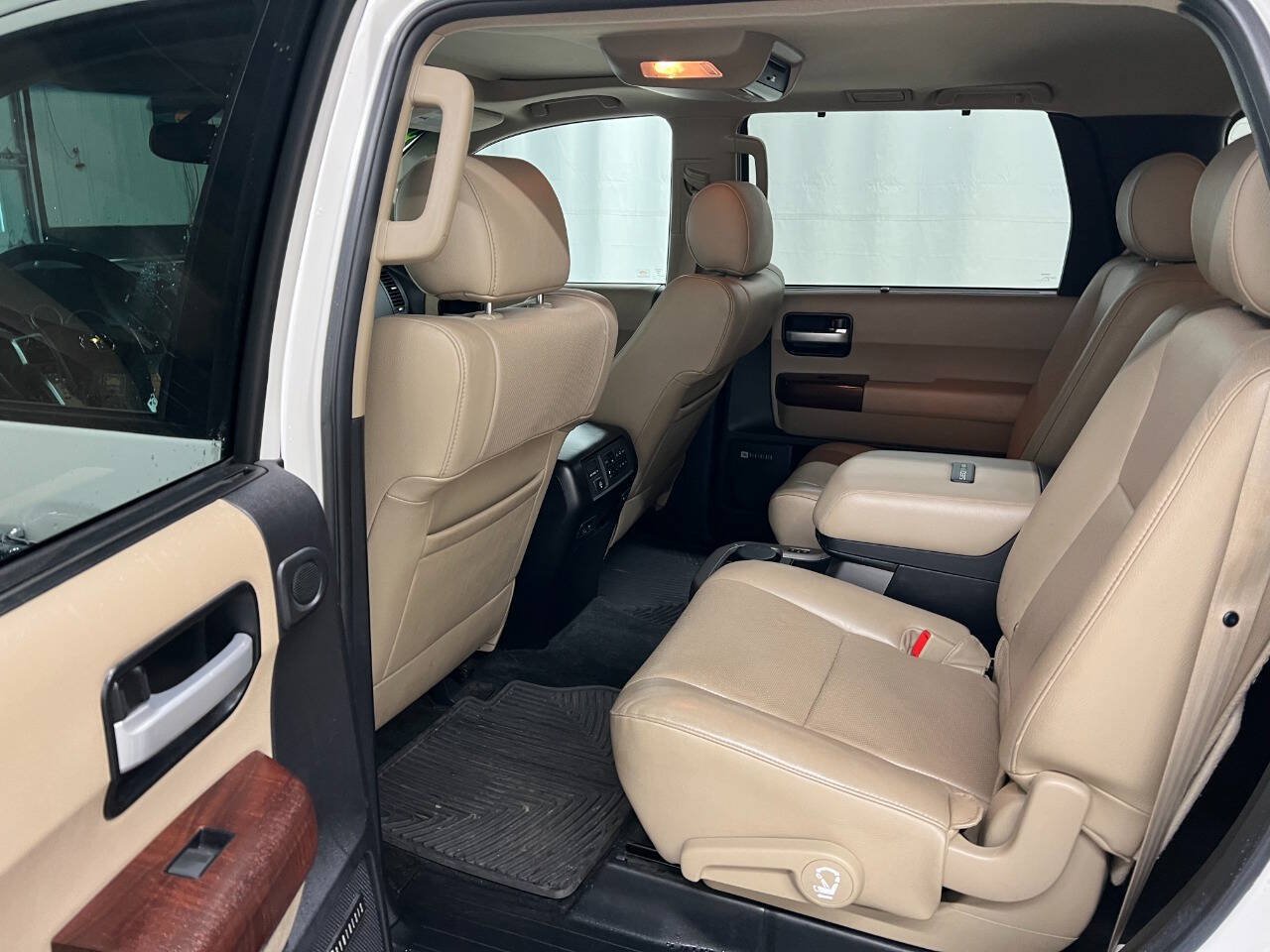 Used 2014 Toyota Sequoia Platinum AWD/4WD image 9