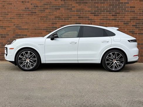 New 2026 Porsche Cayenne E-Hybrid Coupe AWD/4WD image 2