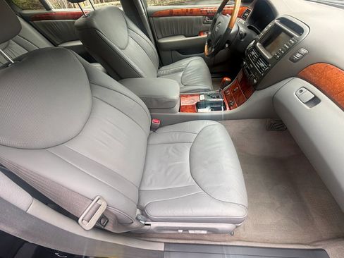 Used 2004 Lexus LS 430 RWD image 21