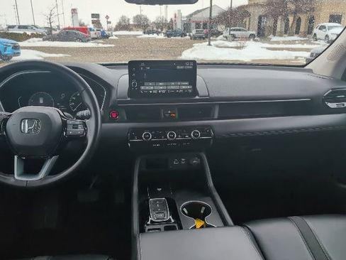 Used 2025 Honda Pilot EX-L image 3