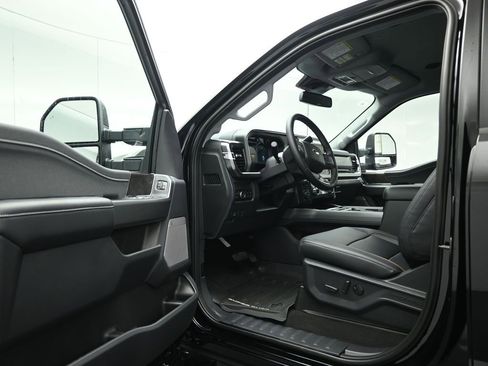 New 2026 Ford F250 Lariat w/ Black Appearance Package image 8