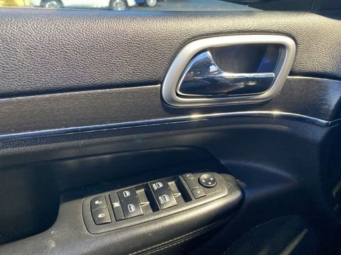 Used 2018 Jeep Grand Cherokee Limited w/ Trailer Tow Group IV image 17