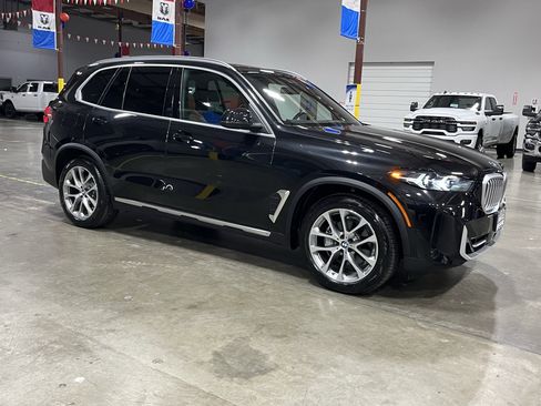 Used 2024 BMW X5 xDrive40i w/ Parking Assistance Package image 7