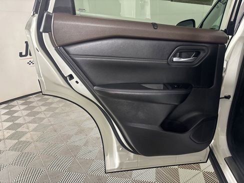 Used 2023 Nissan Rogue SL w/ SL Premium Package image 24