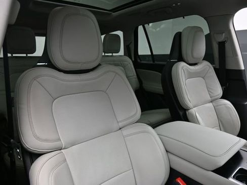 Used 2025 Lincoln Aviator Reserve w/ Equipment Group 201A AWD/4WD image 29