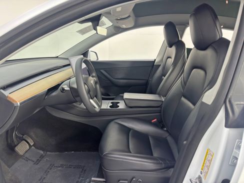 Used 2021 Tesla Model Y Long Range image 17