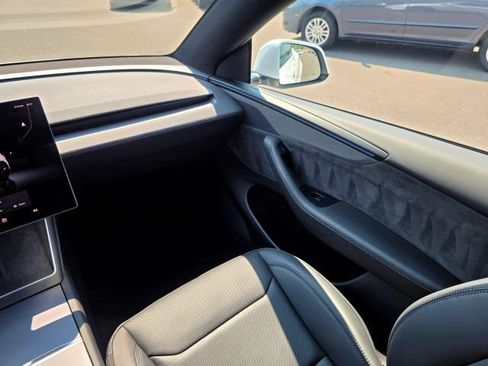 Used 2026 Tesla Model Y AWD image 28