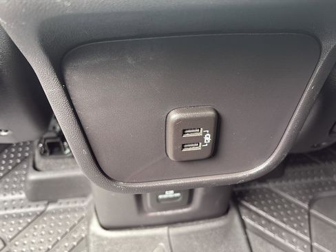 Certified 2024 Chevrolet Equinox LT AWD/4WD image 10