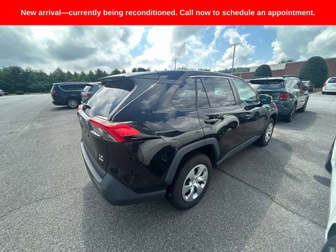 Used 2022 Toyota RAV4 LE AWD/4WD image 7