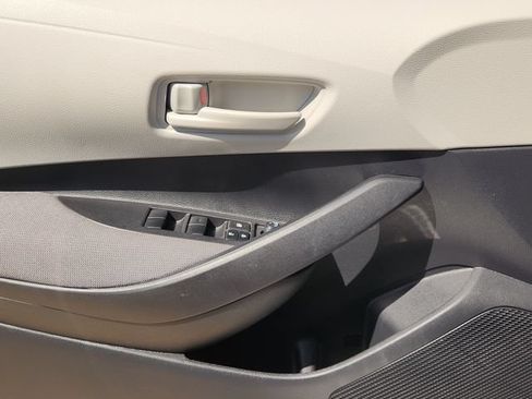 Used 2025 Toyota Corolla LE FWD image 17