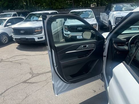 Used 2026 Ford Explorer ST-Line AWD/4WD image 15
