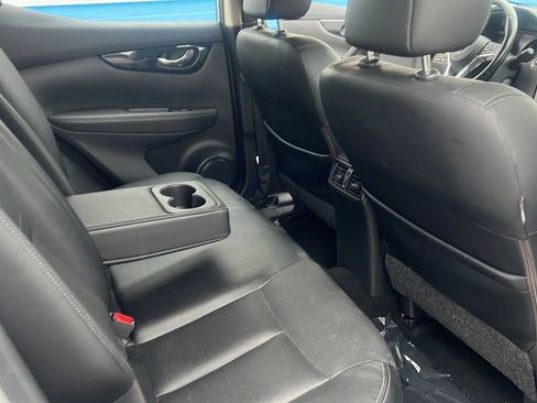 Used 2017 Nissan Rogue Sport SL w/ SL Premium Package image 16