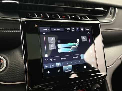 Used 2024 Jeep Grand Cherokee Altitude image 18