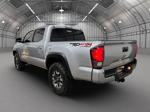 Used 2018 Toyota Tacoma TRD Off-Road image 3