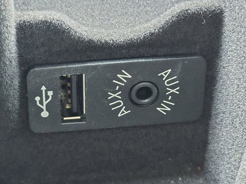 Used 2016 BMW i8 image 9