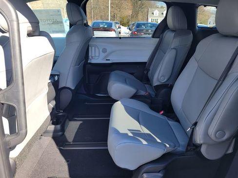 New 2026 Toyota Sienna XLE AWD/4WD image 31
