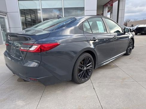 Used 2025 Toyota Camry SE image 7