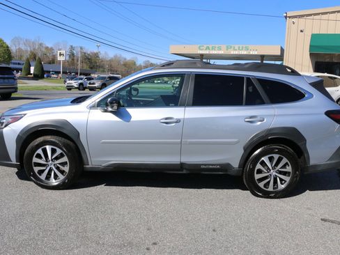 Used 2023 Subaru Outback Premium image 2