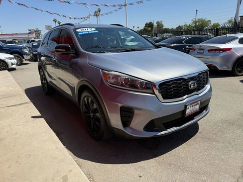 Used 2019 Kia Sorento S image 4