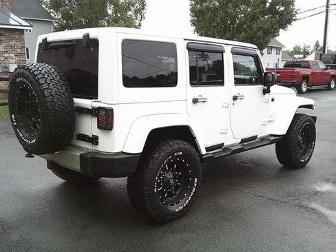 Used 2012 Jeep Wrangler Unlimited Sahara w/ Dual Top Group AWD/4WD image 5