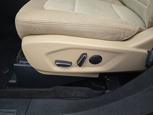 Used 2017 Ford Explorer XLT image 40