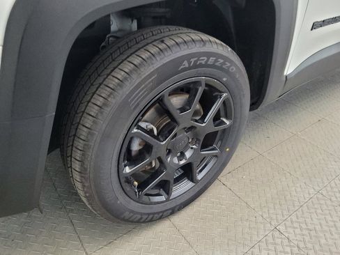 Used 2020 Jeep Renegade Altitude AWD/4WD image 31