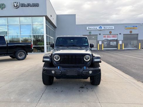 Used 2024 Jeep Wrangler Unlimited image 2