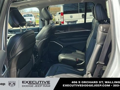 Used 2022 Jeep Grand Cherokee L Limited AWD/4WD image 23