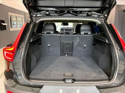 Used 2025 Volvo XC40 B5 Core image 26