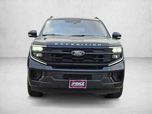 Used 2025 Ford Expedition Max Active AWD/4WD image 2