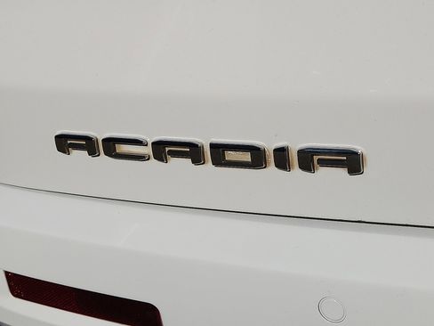 Used 2023 GMC Acadia Denali image 8