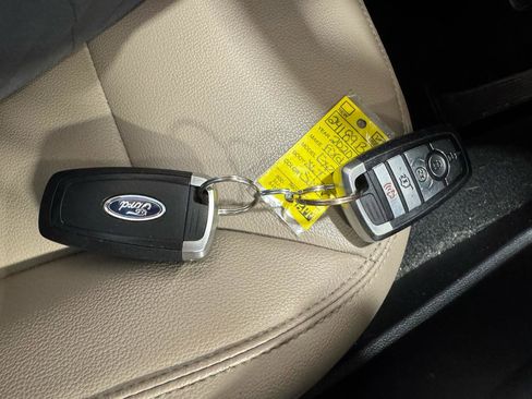 Used 2020 Ford Explorer XLT w/ Equipment Group 202A image 28