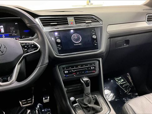 Used 2024 Volkswagen Tiguan SE R-Line image 9