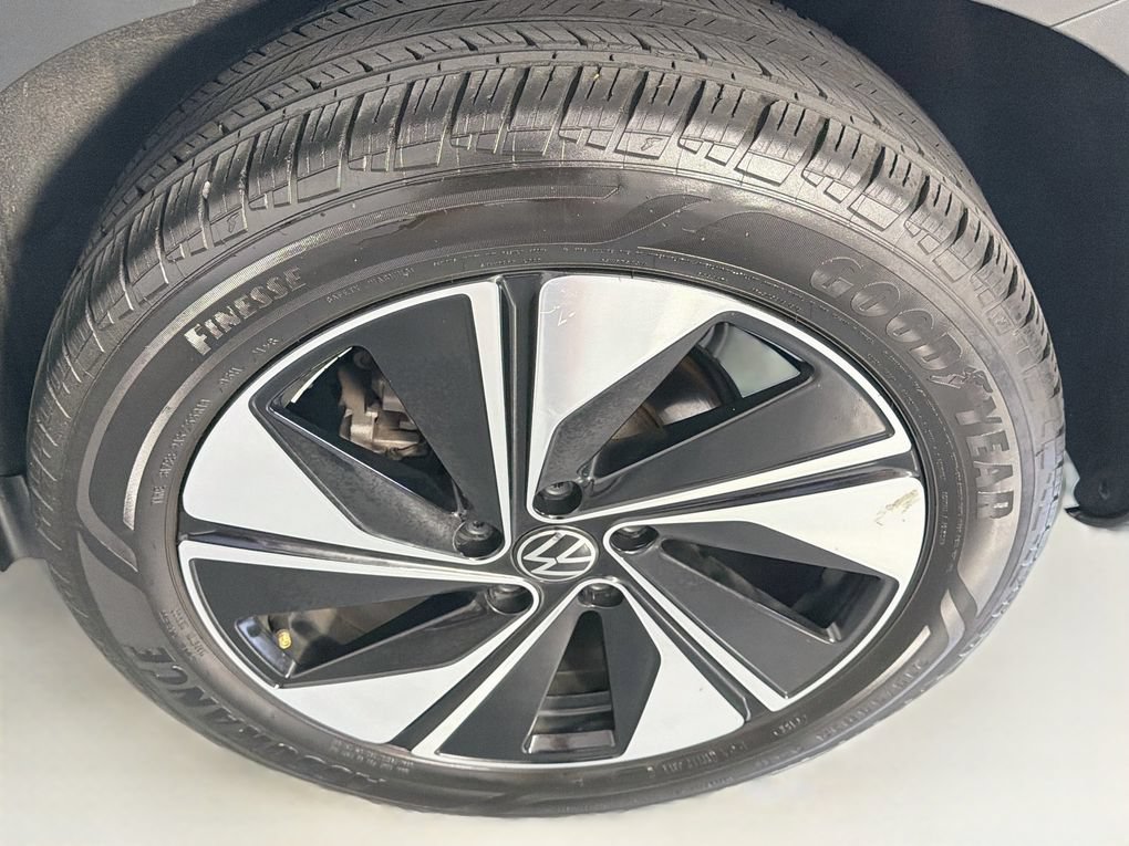 Used 2025 Volkswagen Taos SE AWD/4WD image 29