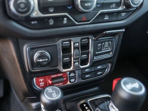 Used 2025 Jeep Wrangler Unlimited Rubicon w/ XTREMEE 35" Tire Package image 18