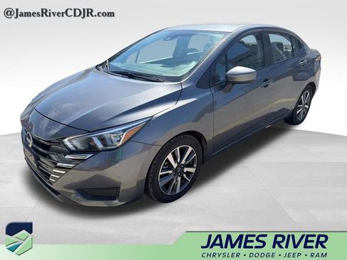 Used 2023 Nissan Versa SV image 1