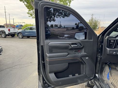 Used 2025 GMC Sierra 1500 AT4 w/ AT4 Premium Package AWD/4WD image 6