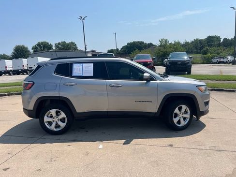 Used 2019 Jeep Compass Latitude AWD/4WD image 9