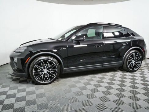 New 2026 Porsche Macan 4 Electric AWD/4WD image 2