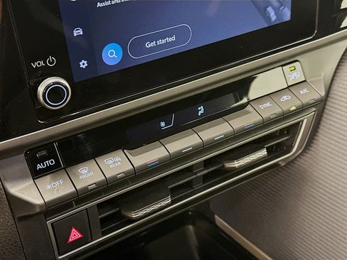 Used 2025 Toyota Camry SE image 24