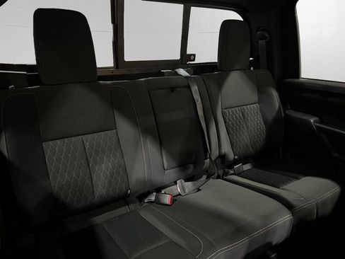 Used 2018 Nissan Titan SV image 19