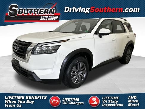 Used 2025 Nissan Pathfinder SV image 1