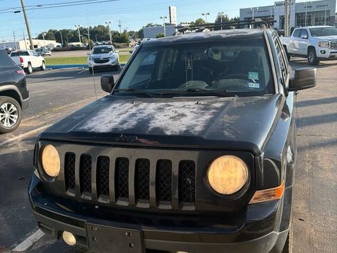 Used 2014 Jeep Patriot Sport w/ Power Value Group FWD image 2