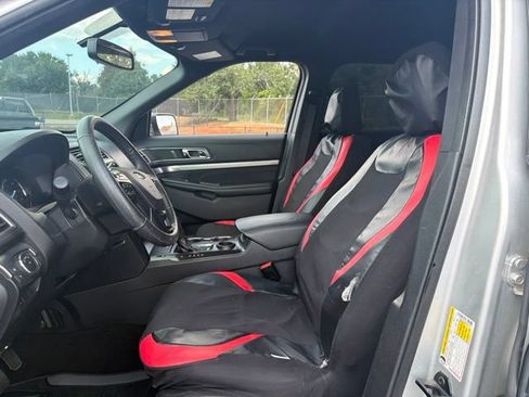 Used 2019 Ford Explorer XLT w/ Equipment Group 202A FWD image 11