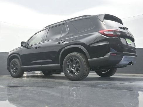 Used 2025 Honda Pilot TrailSport image 28