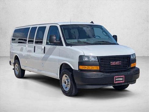 Used 2023 GMC Savana 3500 LS RWD image 3
