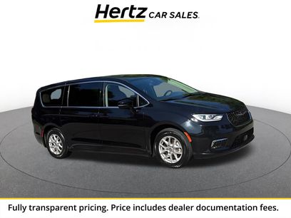 Used 2024 Chrysler Pacifica Touring-L